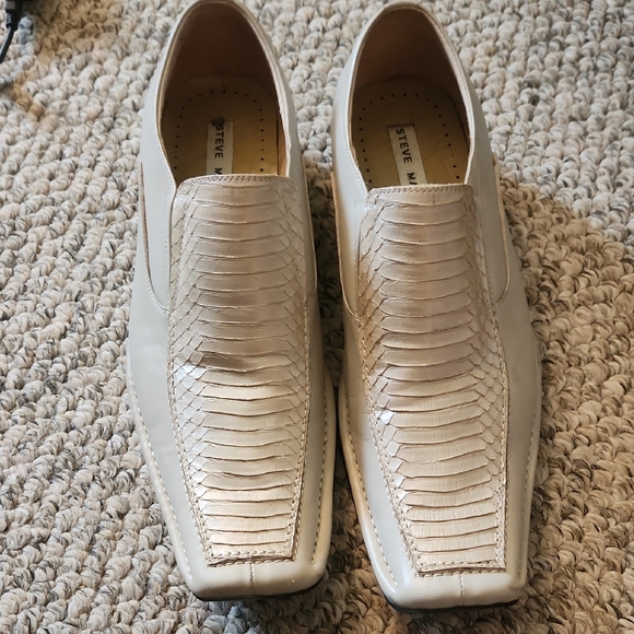 Steve Madden Beige Textured Loafers - Picture 1 of 5